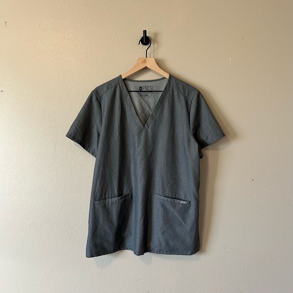Figs‎ Gray Scrub Top XL - Technical Collection, Excellent Condition, Small Stain